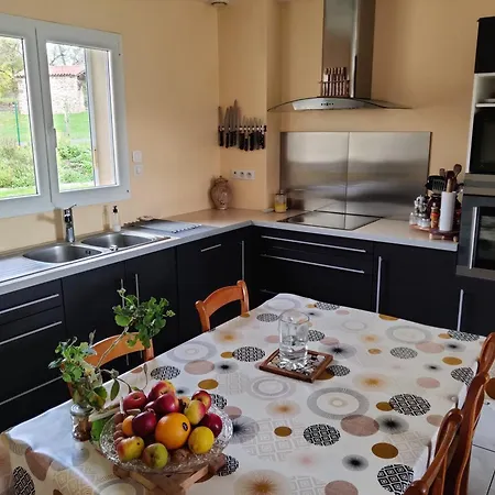 Dans Maison Bed & Breakfast Chassagnes